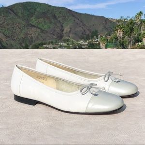 CCO Enzo Angiolini Italian Leather Flats w Cap Toe